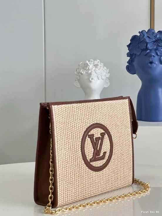 First bag ru VUITTON POUCH LOUIS CHAIN ON TOILETRY 0728
